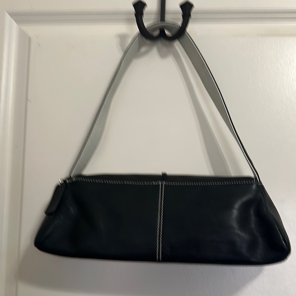 Rolf’s Vintage Black Leather Shoulder Bag with White Flower Accent - Picture 5 of 14